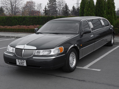 Lincoln-Black-Exterior-00.jpg
